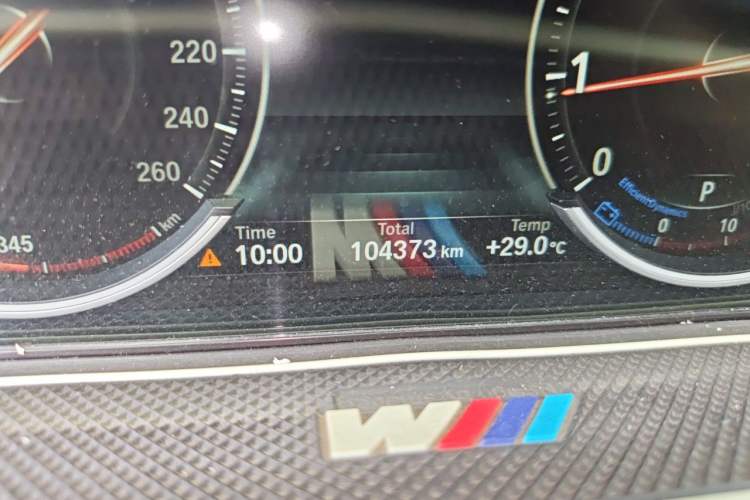 Used BMW 5 Series 2017 525Li Leading Model Odometer Close Up