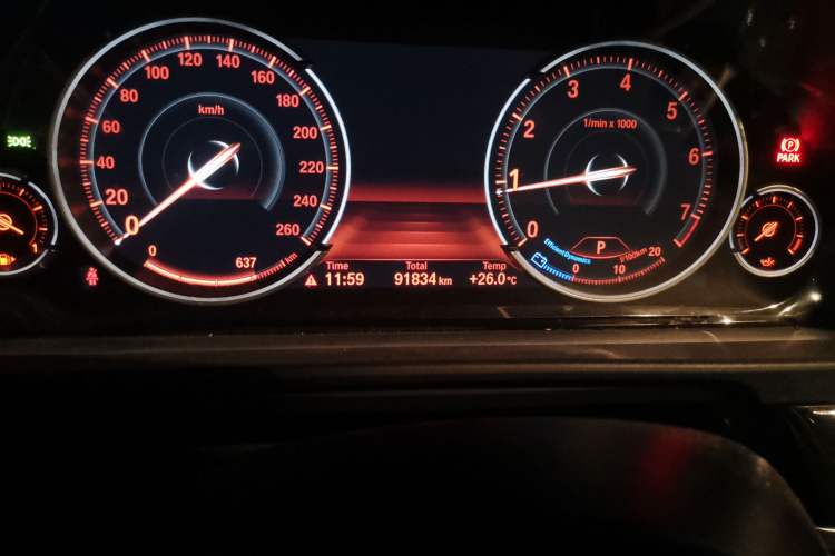 Used BMW 5 Series 2017 525Li Leading Model Odometer Close Up