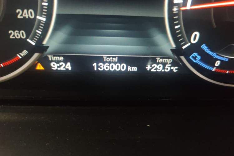 Used BMW 5 Series 2017 528Li Leading Model Odometer Close Up