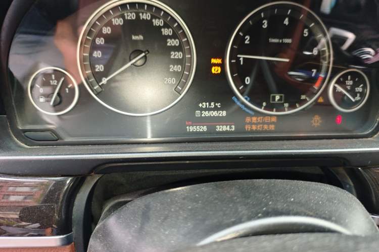 Used BMW 5 Series 2017 525Li Leading Model Odometer Close Up