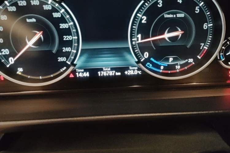 Used BMW 5 Series 2017 525Li Luxury Design Package Odometer Close Up