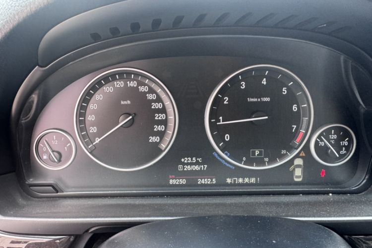 Used BMW 5 Series 2017 525Li Leading Model Odometer Close Up
