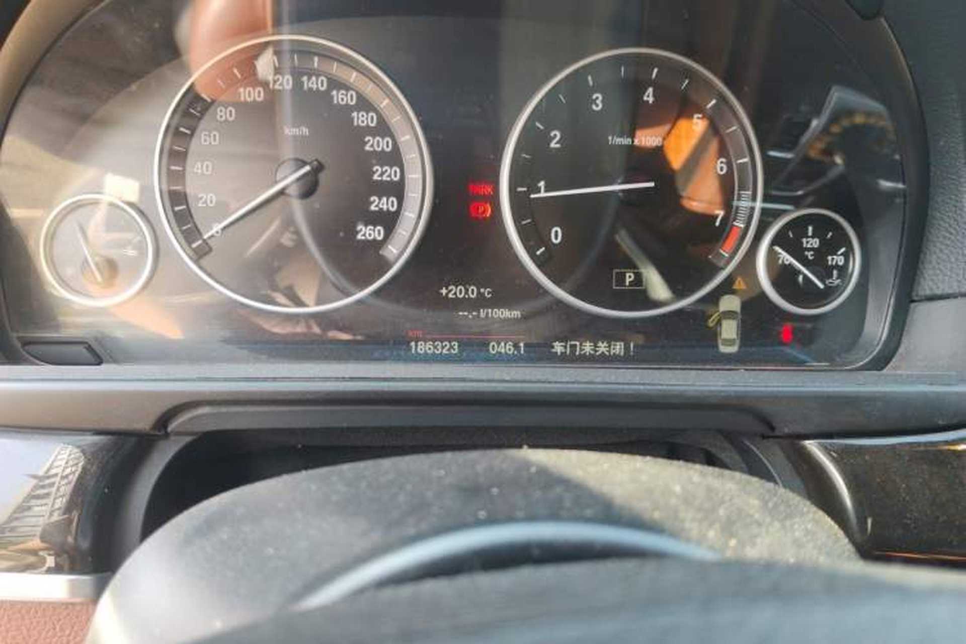 Used BMW 5 Series 2017 525Li Leading Model Odometer Close Up