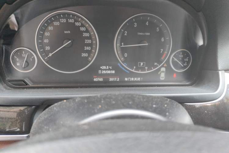 Used BMW 5 Series 2017 525Li Leading Model Odometer Close Up