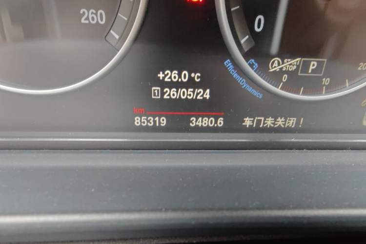 Used BMW 5 Series 2017 525Li Luxury Design Package Odometer Close Up