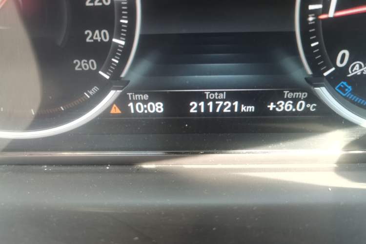 Used BMW 5 Series 2017 525Li Luxury Design Package Odometer Close Up