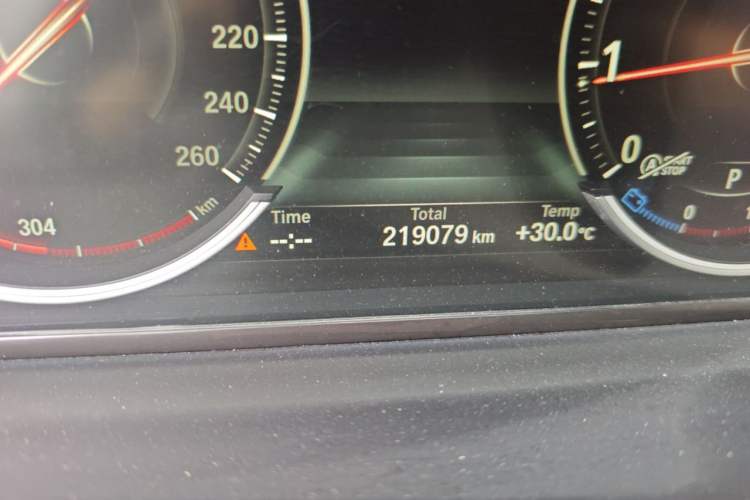 Used BMW 5 Series 2017 525Li Luxury Design Package Odometer Close Up