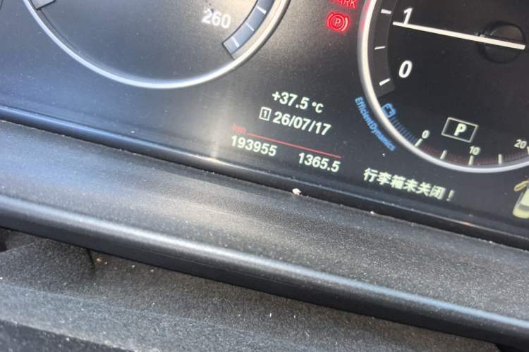 Used BMW 5 Series 2017 525Li Leading Model Odometer Close Up