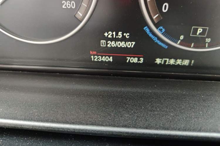 Used BMW 5 Series 2017 525Li Leading Model Odometer Close Up