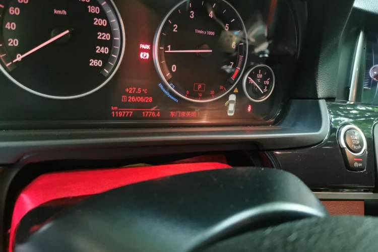 Used BMW 5 Series 2017 520Li Elegant Edition Odometer Close Up
