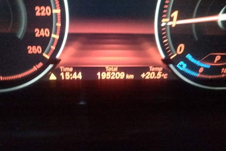 Used BMW 5 Series 2017 525Li Luxury Design Package Odometer Close Up