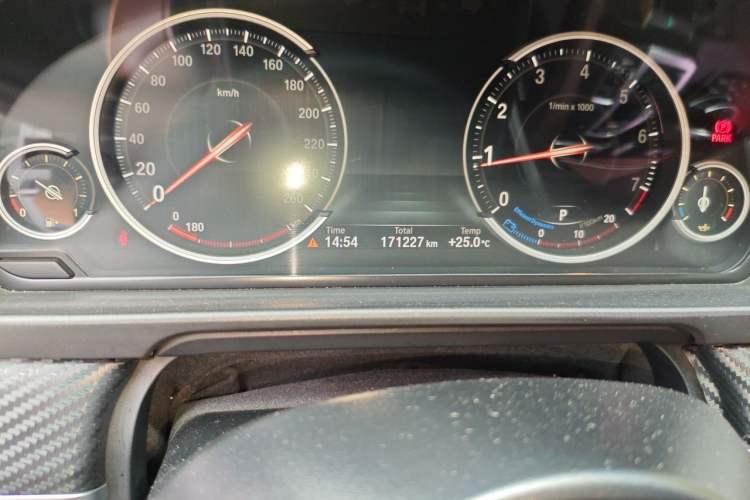Used BMW 5 Series 2017 525Li Luxury Design Package Odometer Close Up