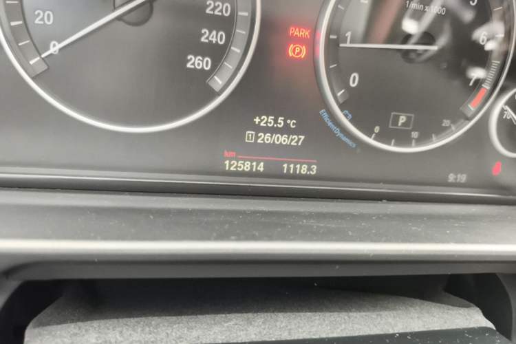 Used BMW 5 Series 2017 525Li Leading Model Odometer Close Up