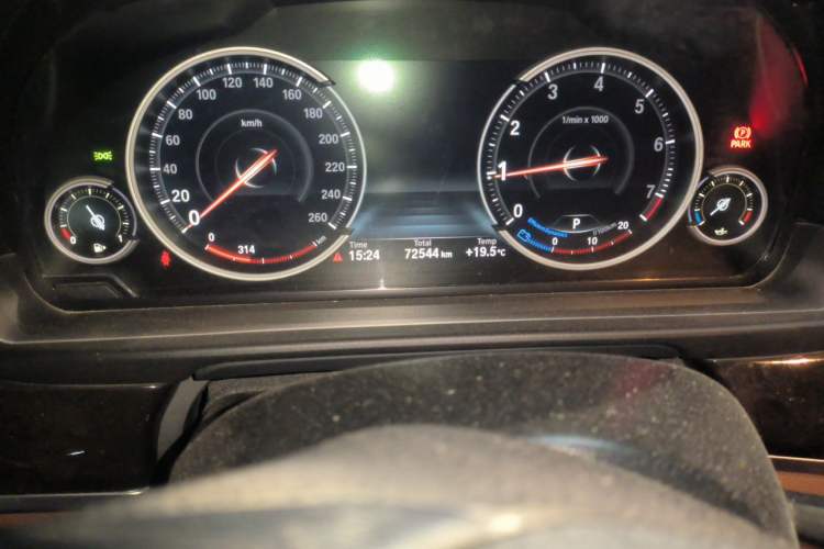 Used BMW 5 Series 2017 528Li Leading Model Odometer Close Up