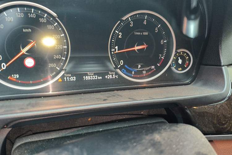 Used BMW 5 Series 2017 528Li Leading Model Odometer Close Up