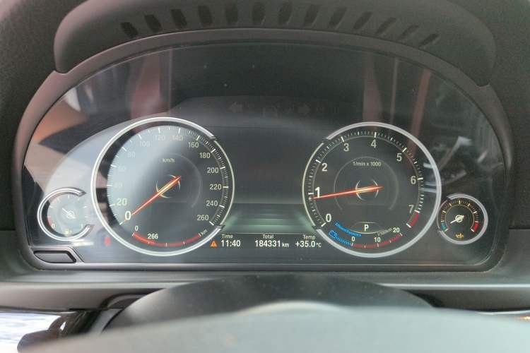 Used BMW 5 Series 2017 525Li Leading Model Odometer Close Up