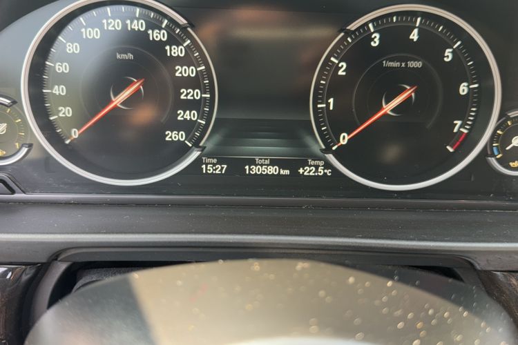 Used BMW 5 Series 2017 525Li Leading Model Odometer Close Up