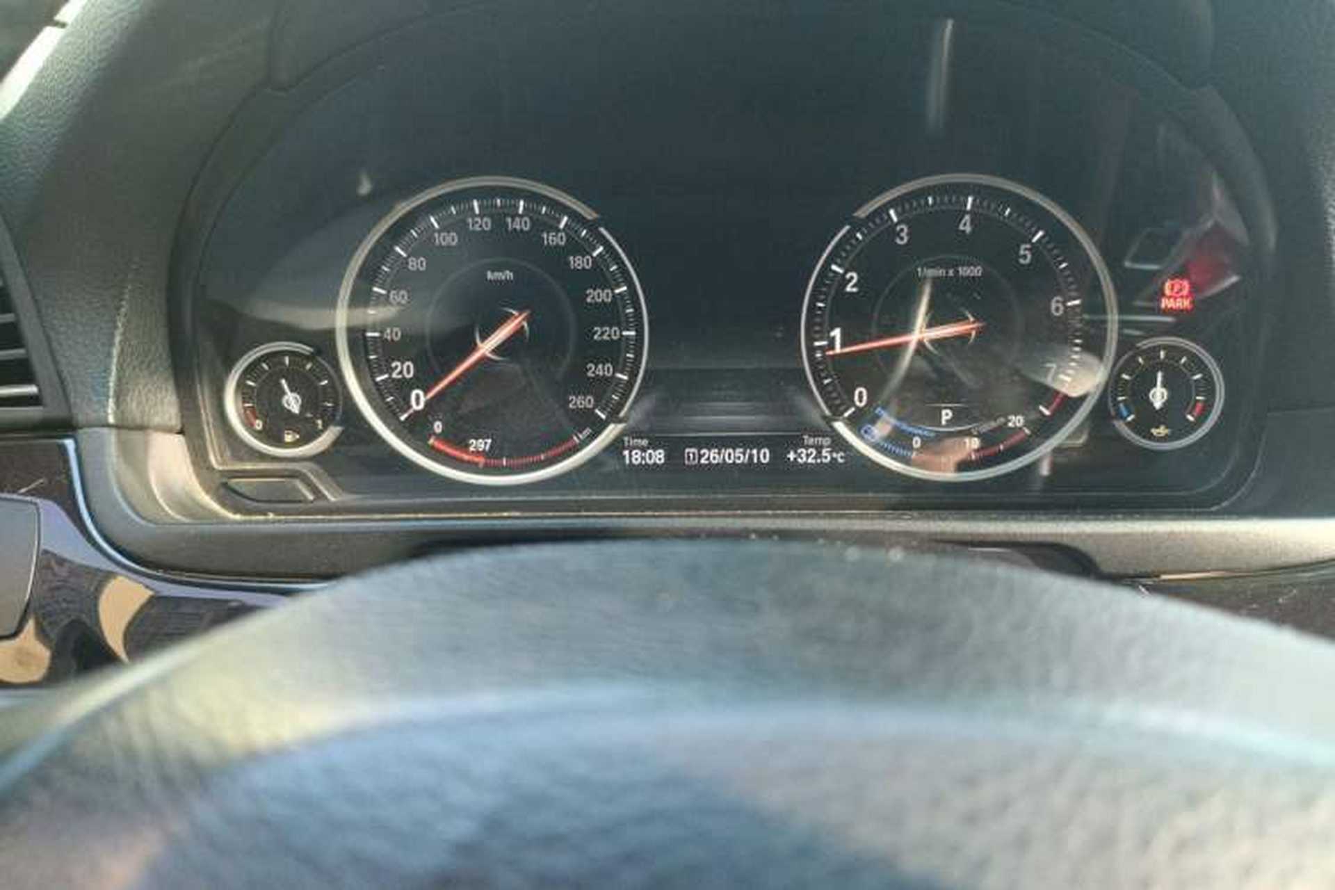 Used BMW 5 Series 2017 528Li Leading Model Odometer Close Up
