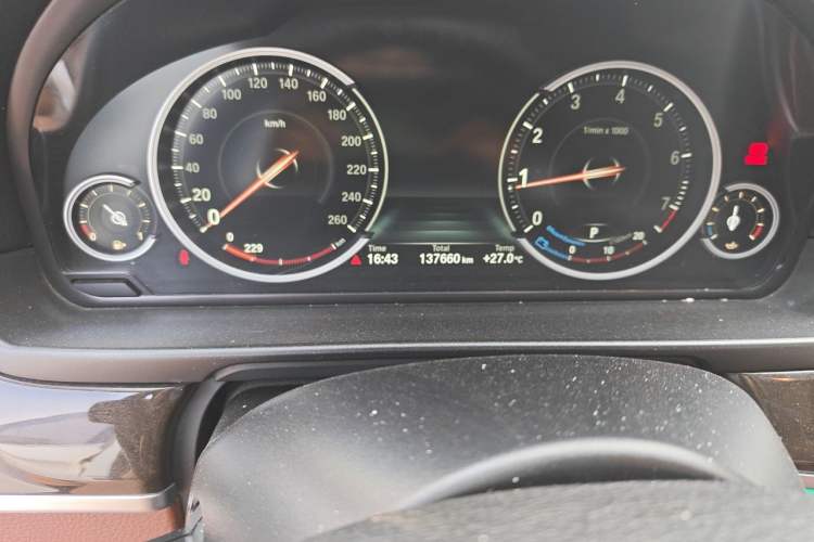 Used BMW 5 Series 2017 525Li Leading Model Odometer Close Up