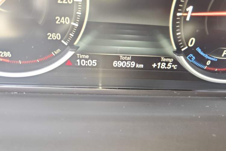 Used BMW 5 Series 2017 525Li Leading Model Odometer Close Up