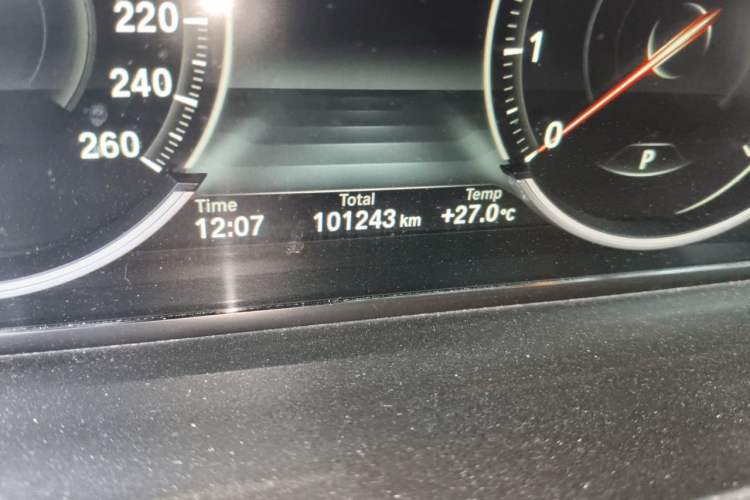 Used BMW 5 Series 2017 525Li Luxury Design Package Odometer Close Up
