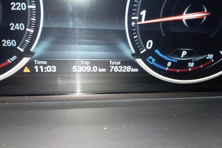 Used BMW 5 Series 2017 525Li Luxury Design Package Odometer Close Up