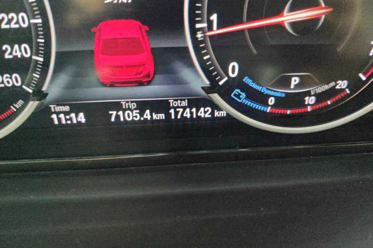 Used BMW 5 Series 2017 528Li Leading Model Odometer Close Up