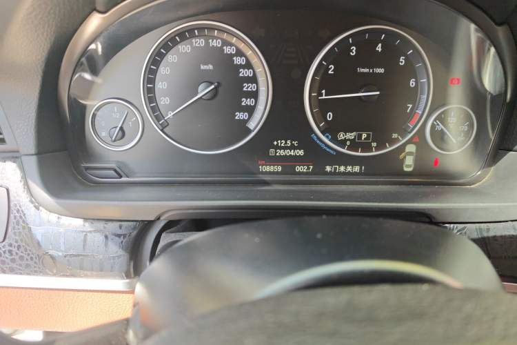 Used BMW 5 Series 2017 520Li Elegant Edition Odometer Close Up