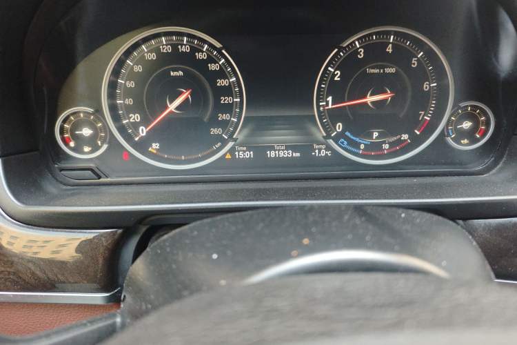 Used BMW 5 Series 2017 528Li Leading Model Odometer Close Up
