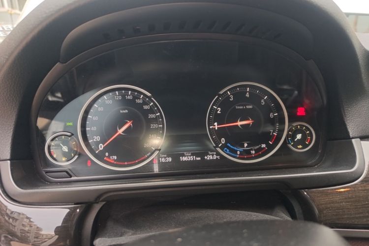 Used BMW 5 Series 2017 525Li Luxury Design Package Odometer Close Up