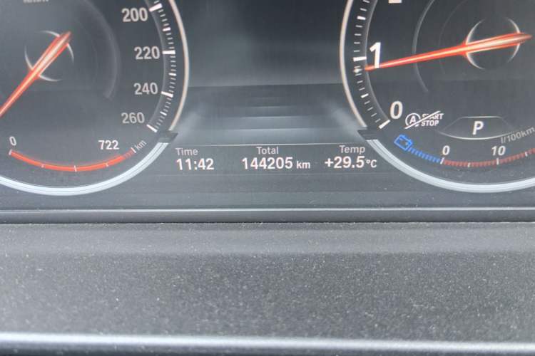 Used BMW 5 Series 2017 525Li Luxury Design Package Odometer Close Up