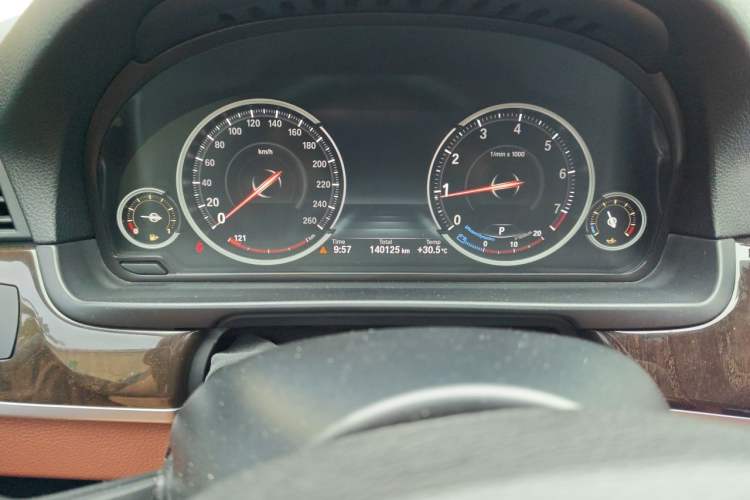 Used BMW 5 Series 2017 525Li Leading Model Odometer Close Up