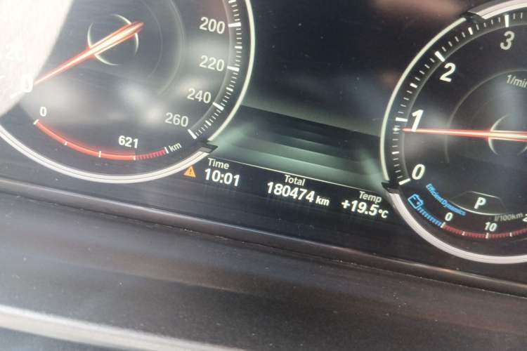 Used BMW 5 Series 2017 525Li Luxury Design Package Odometer Close Up