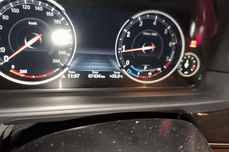 Used BMW 5 Series 2017 525Li Luxury Design Package Odometer Close Up