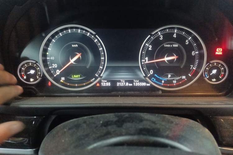 Used BMW 5 Series 2017 525Li Luxury Design Package Odometer Close Up