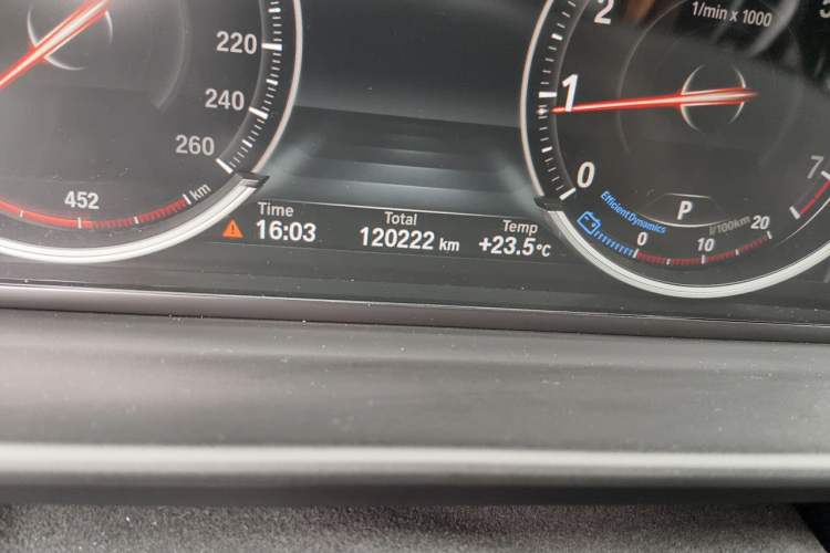 Used BMW 5 Series 2017 525Li Luxury Design Package Odometer Close Up