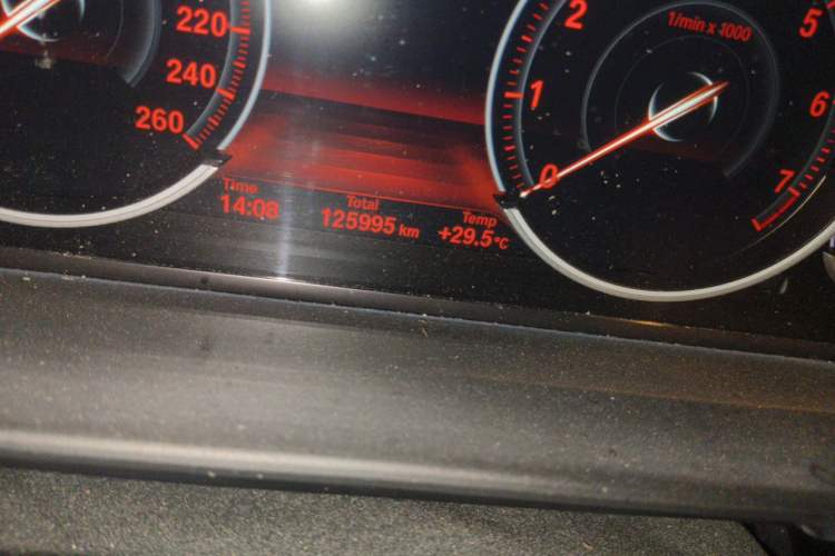 Used BMW 5 Series 2017 525Li Leading Model Odometer Close Up