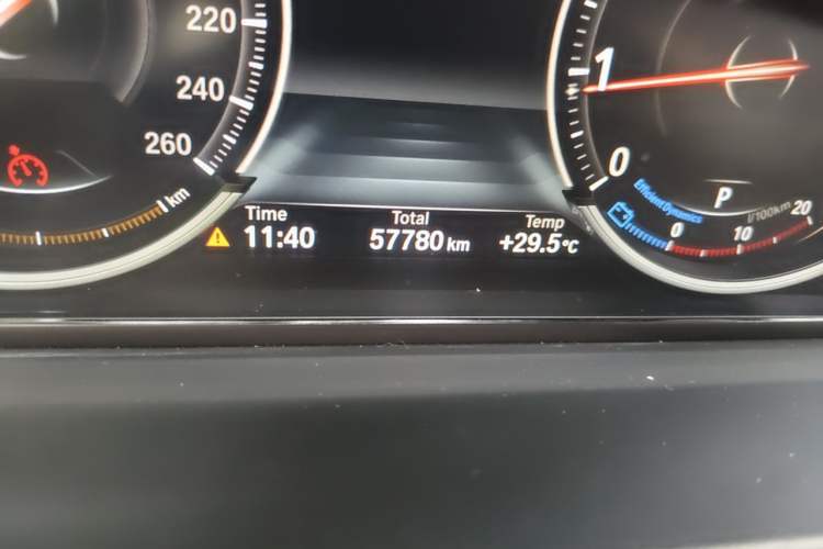 Used BMW 5 Series 2017 525Li Leading Model Odometer Close Up
