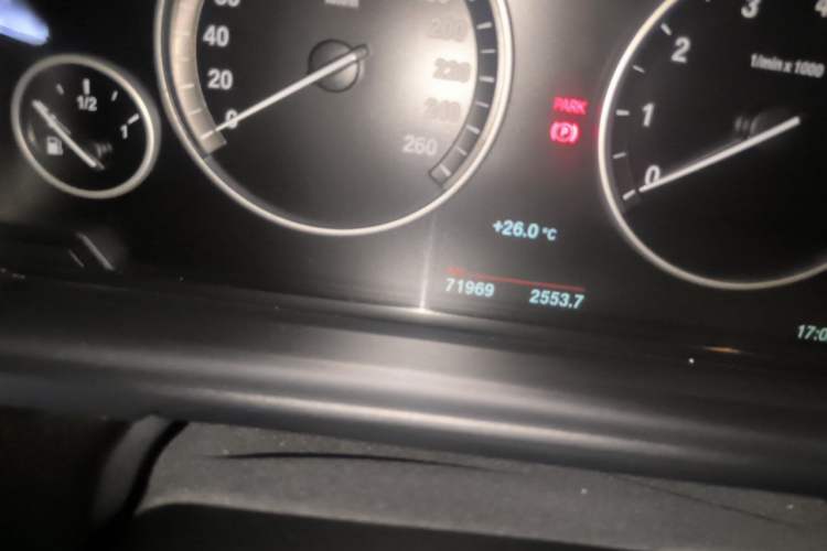 Used BMW 5 Series 2017 525Li Leading Model Odometer Close Up
