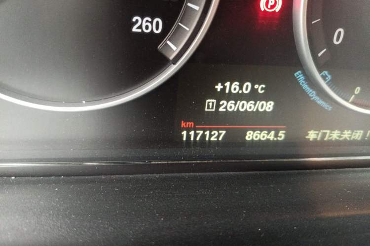 Used BMW 5 Series 2017 525Li Leading Model Odometer Close Up