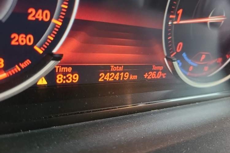 Used BMW 5 Series 2017 525Li Luxury Design Package Odometer Close Up