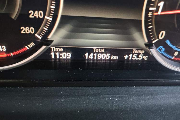 Used BMW 5 Series 2017 525Li Luxury Design Package Odometer Close Up