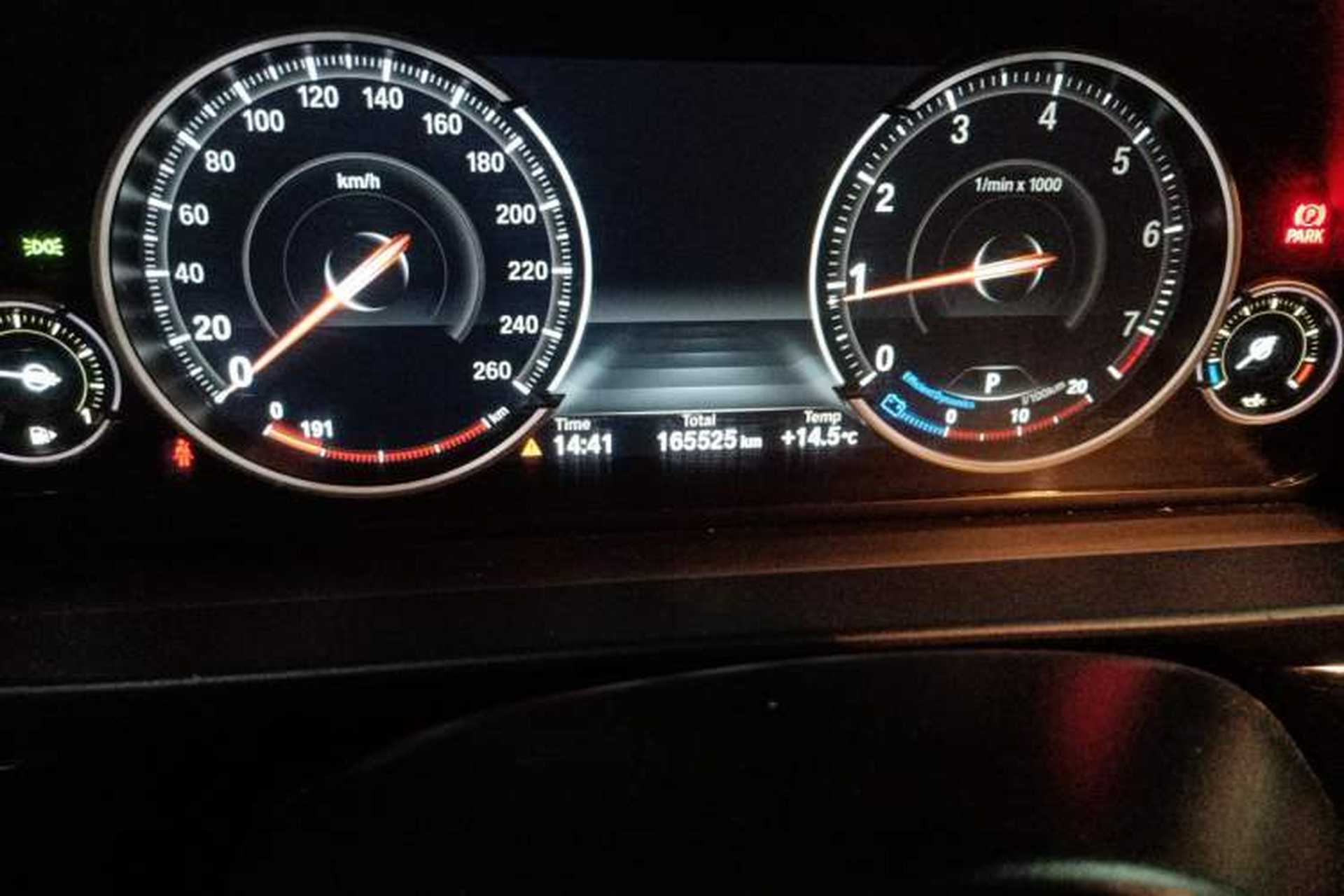Used BMW 5 Series 2017 528Li Leading Model Odometer Close Up