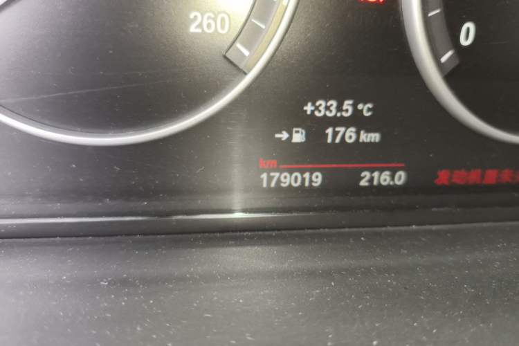 Used BMW 5 Series 2017 525Li Luxury Design Package Odometer Close Up