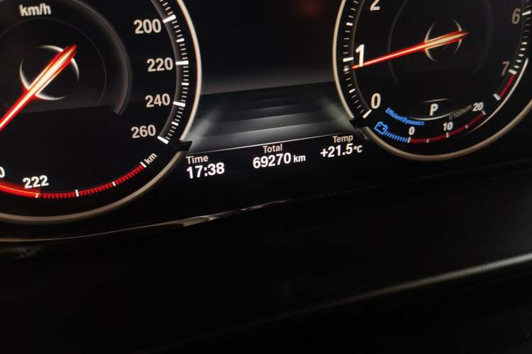 Used BMW 5 Series 2017 525Li Leading Model Odometer Close Up