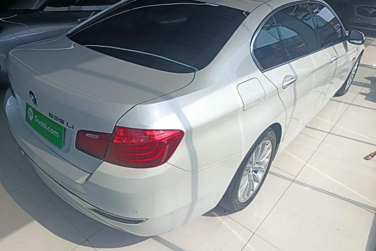 Used BMW 5 Series 2017 525Li Luxury Design Package Rear Right 45 Deg