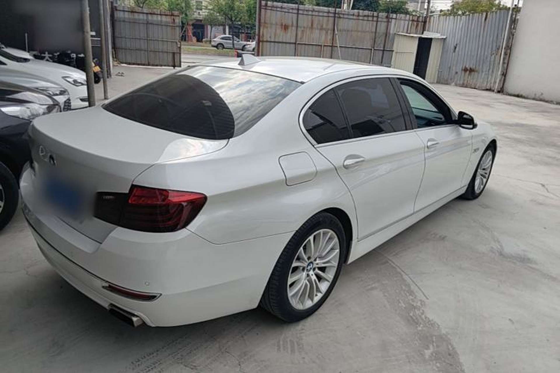 Used BMW 5 Series 2017 525Li Luxury Design Package Rear Right 45 Deg