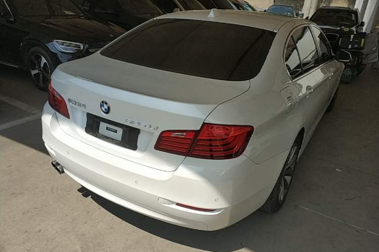 Used BMW 5 Series 2017 525Li Leading Model Rear Right 45 Deg