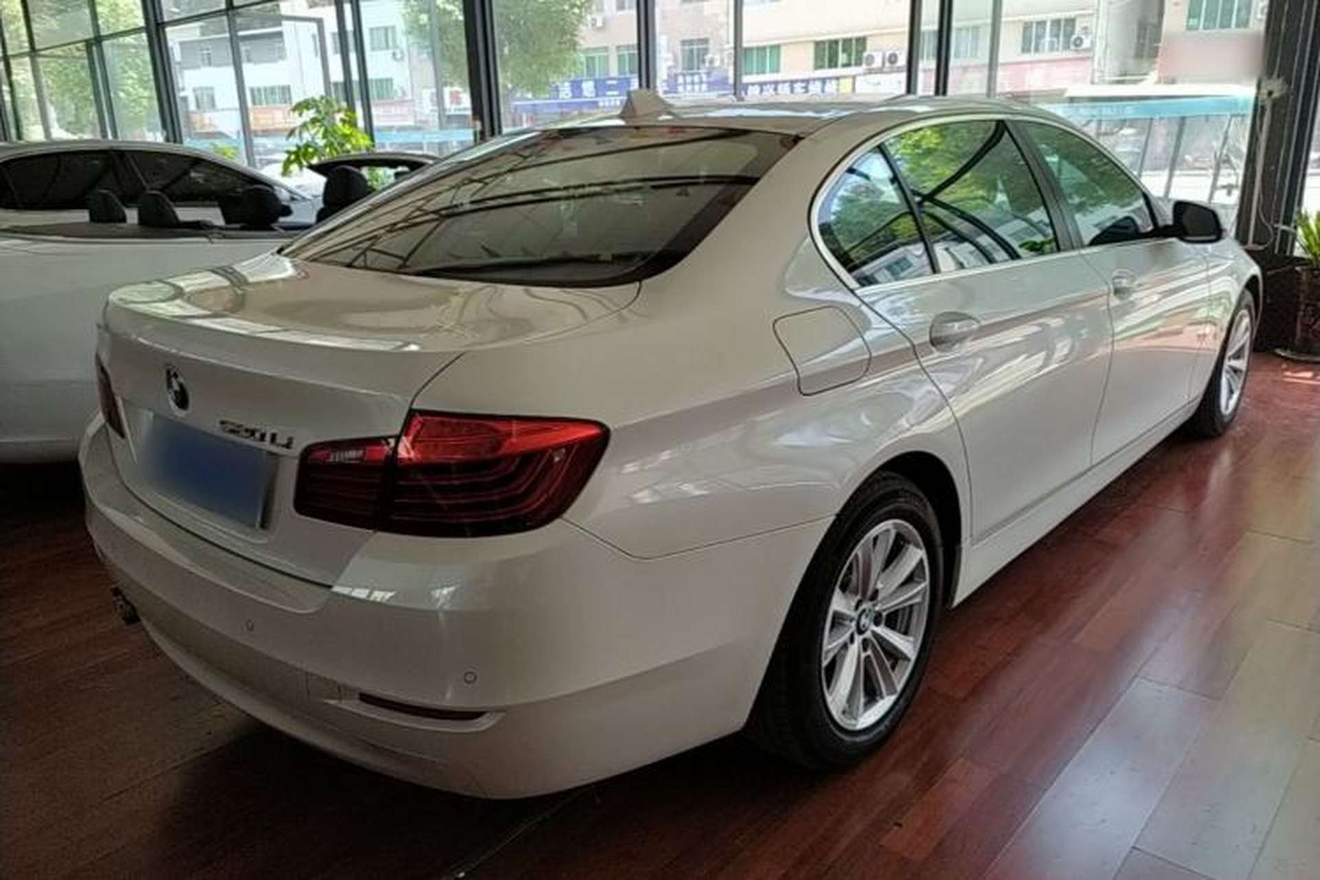 Used BMW 5 Series 2017 520Li Elegant Edition Rear Right 45 Deg