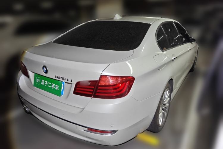 Used BMW 5 Series 2017 525Li Luxury Design Package Rear Right 45 Deg